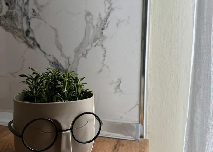 아파트 With Balcony *